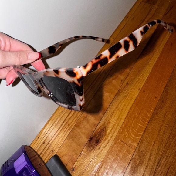 Cat eye glasses - Picture 2 of 3